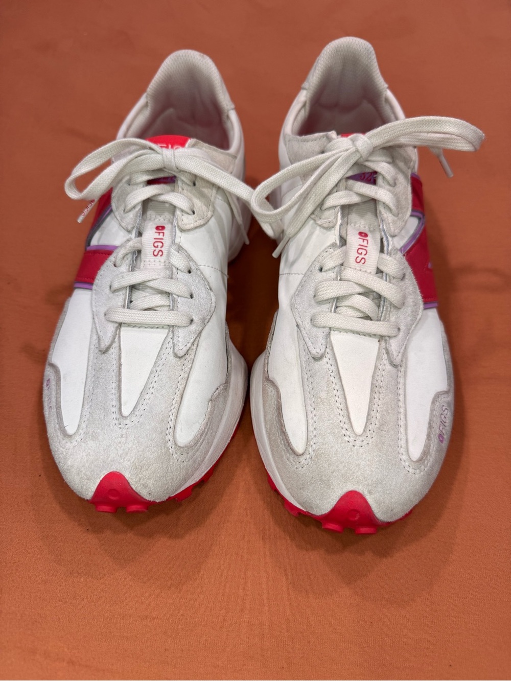 FIGS x New Balance 327 sneakers in white pink/coral lifestyle sneakers men EU 11